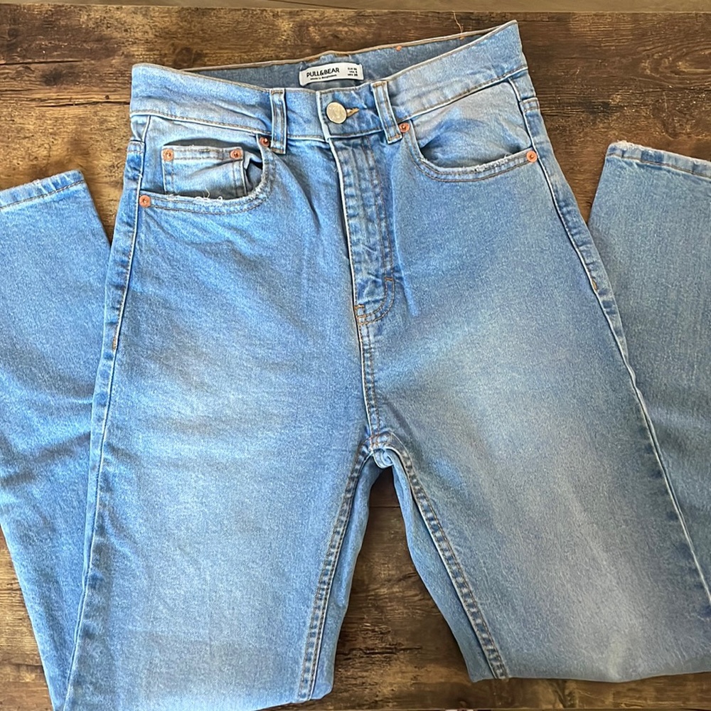 Brand new Pull & Bear high waisted mom jeans.
